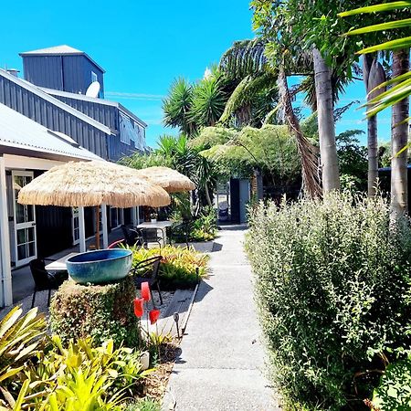 Southpacific Motel Whangamata Bagian luar foto