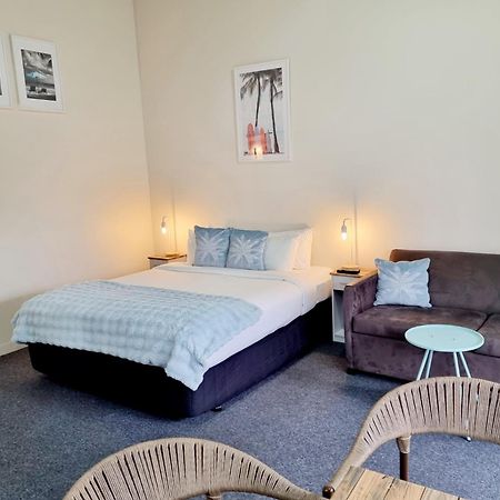Southpacific Motel Whangamata Bagian luar foto