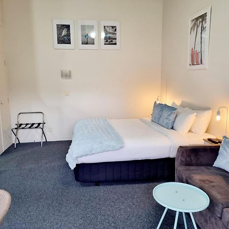 Southpacific Motel Whangamata Bagian luar foto