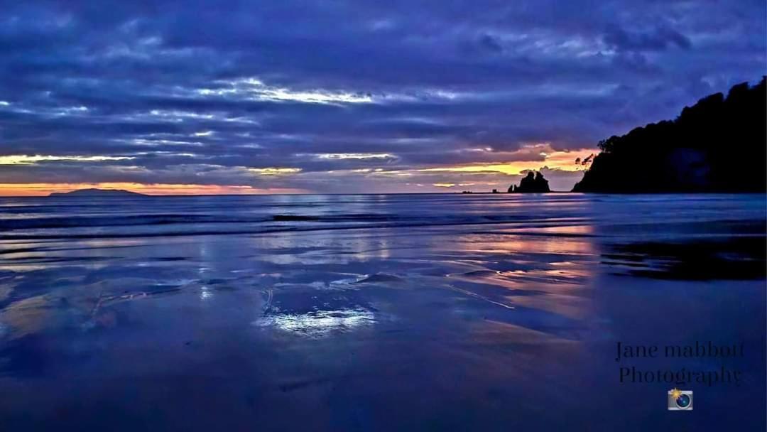 Southpacific Motel Whangamata Bagian luar foto