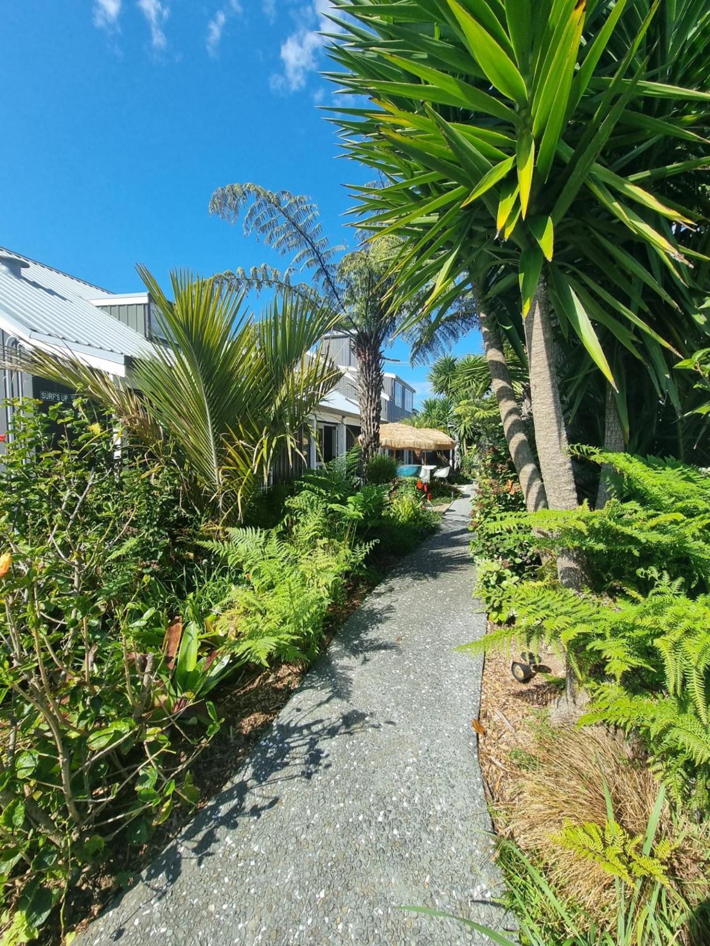 Southpacific Motel Whangamata Bagian luar foto