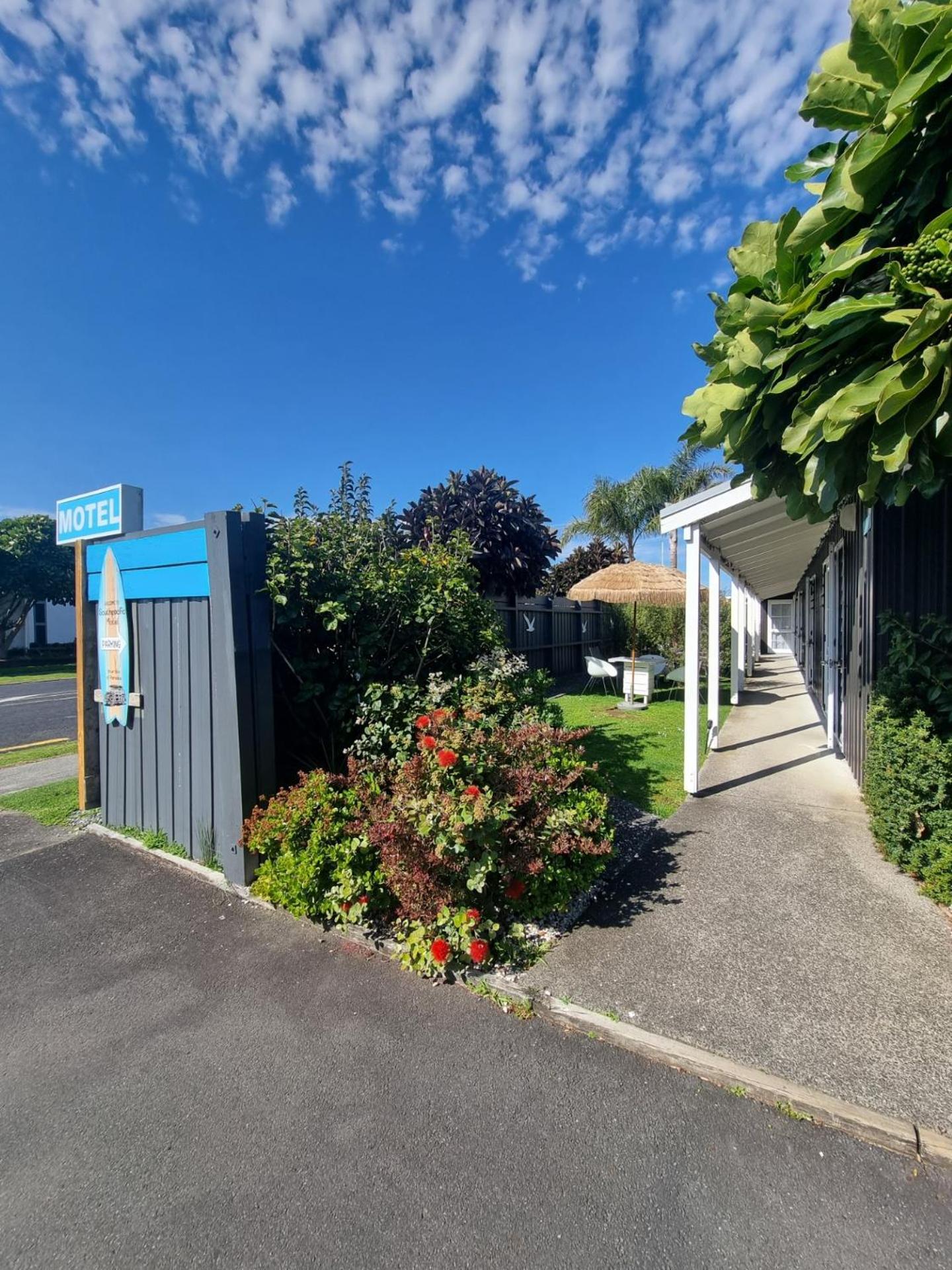 Southpacific Motel Whangamata Bagian luar foto