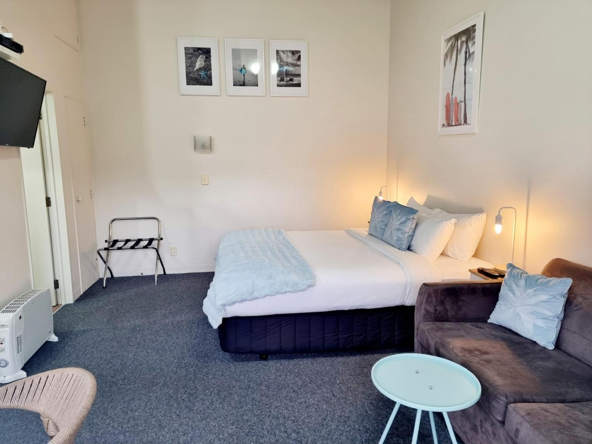 Southpacific Motel Whangamata Bagian luar foto