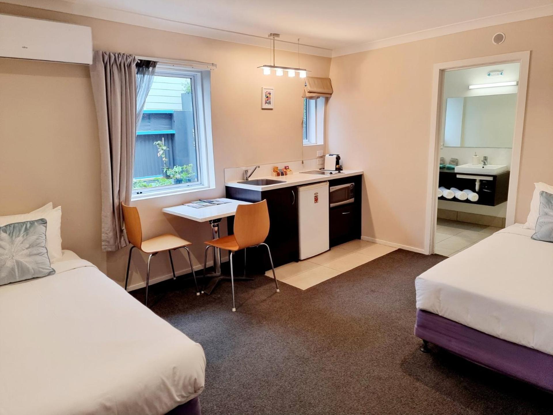 Southpacific Motel Whangamata Bagian luar foto