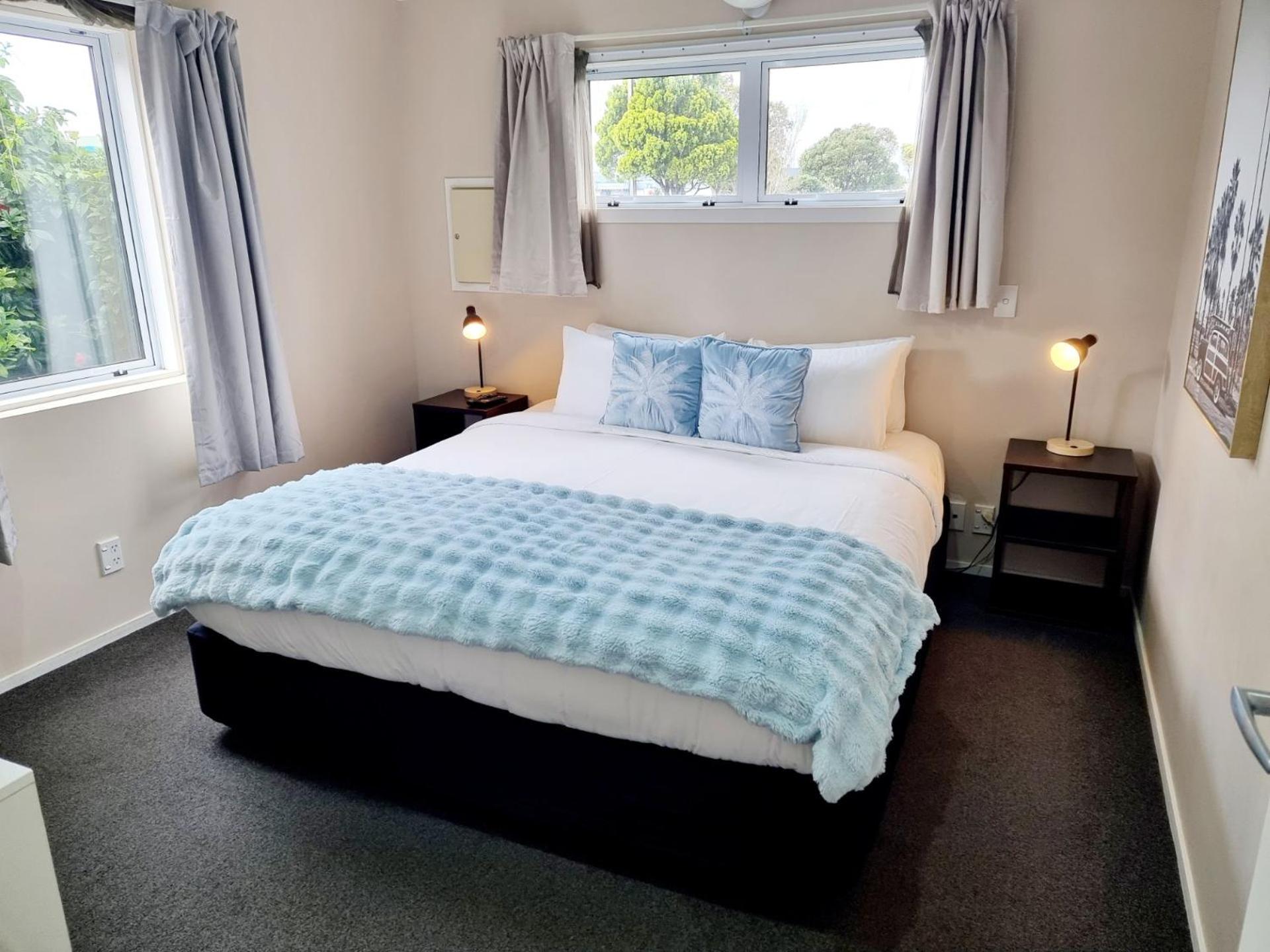 Southpacific Motel Whangamata Bagian luar foto