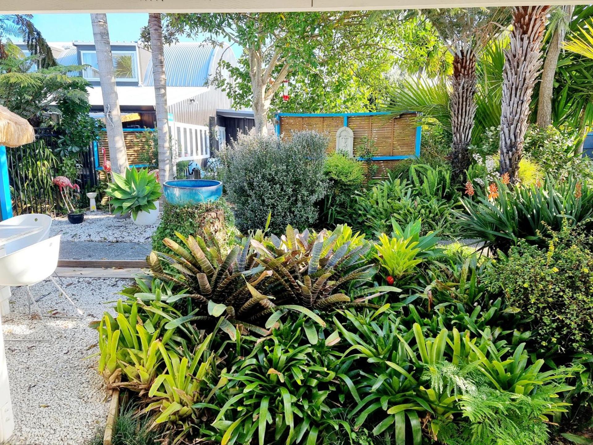 Southpacific Motel Whangamata Bagian luar foto