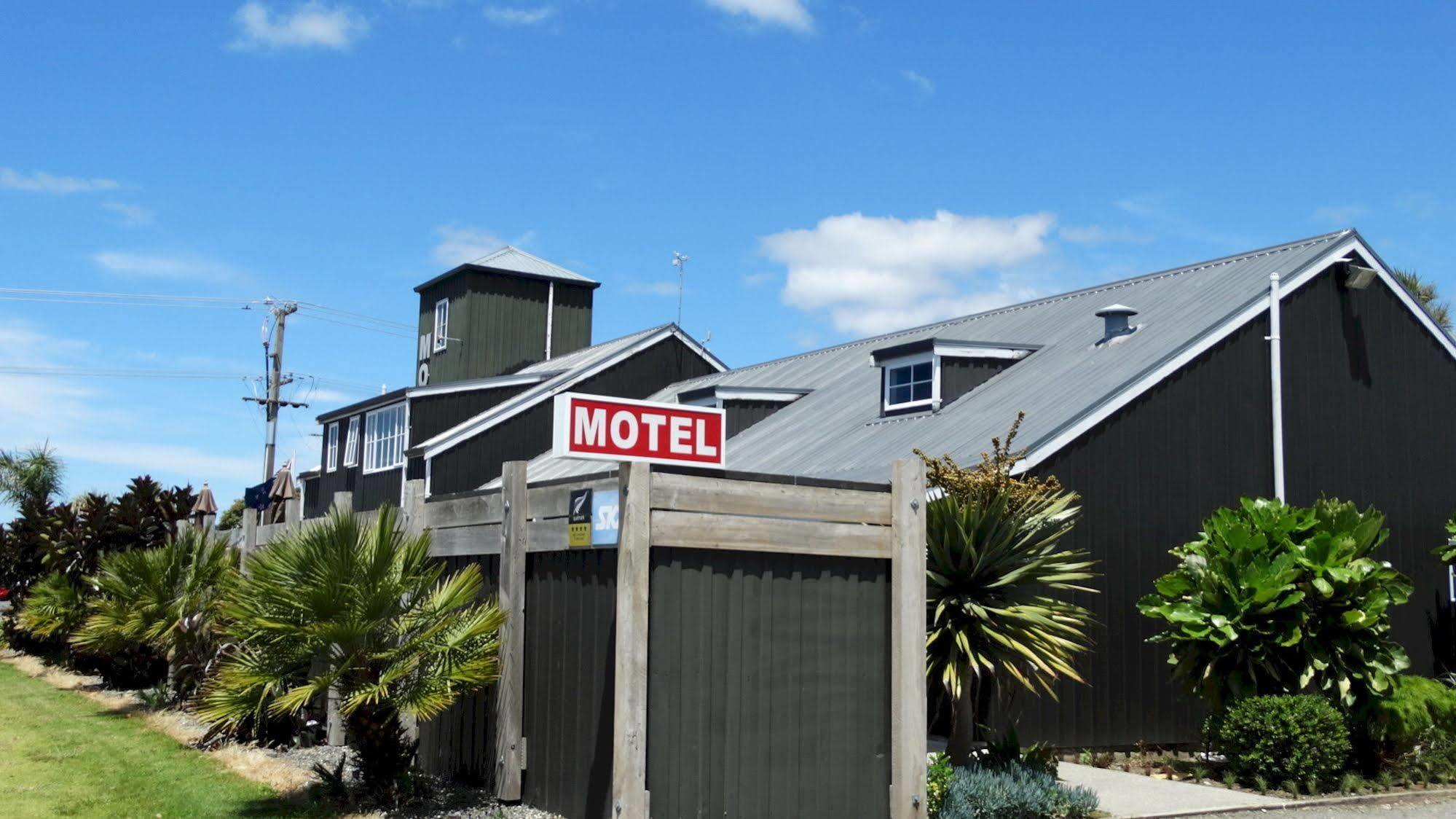 Southpacific Motel Whangamata Bagian luar foto