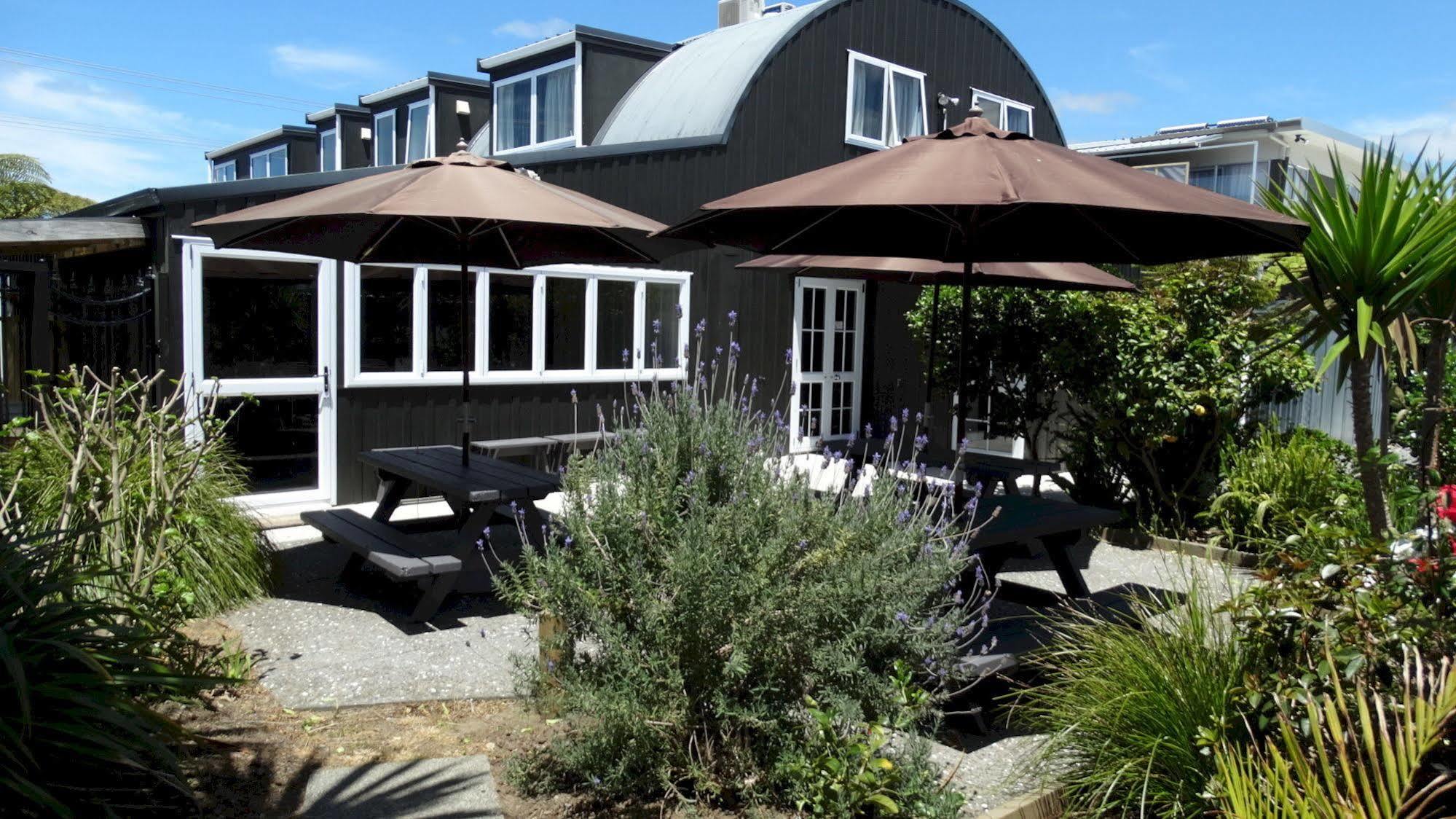 Southpacific Motel Whangamata Bagian luar foto